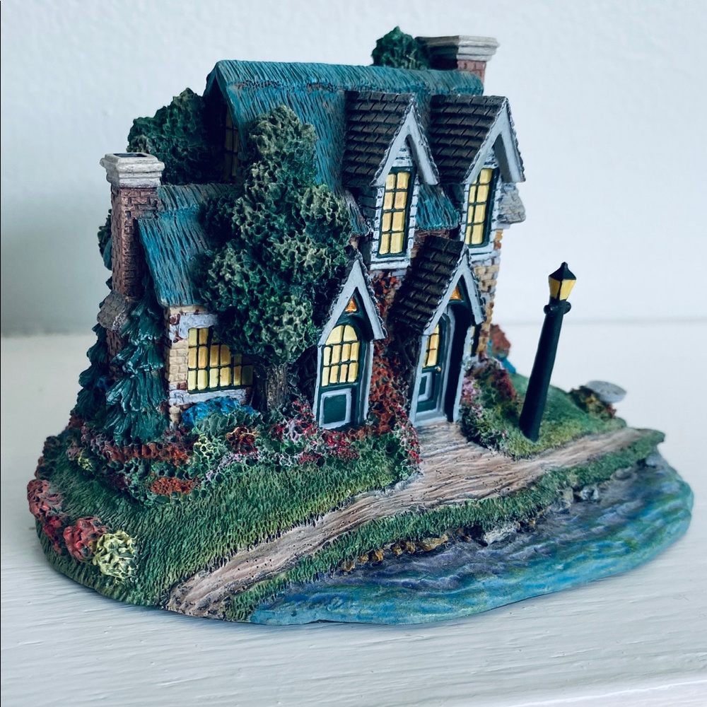 Windermer Cottage Thomas Kinkade Lamplight Village